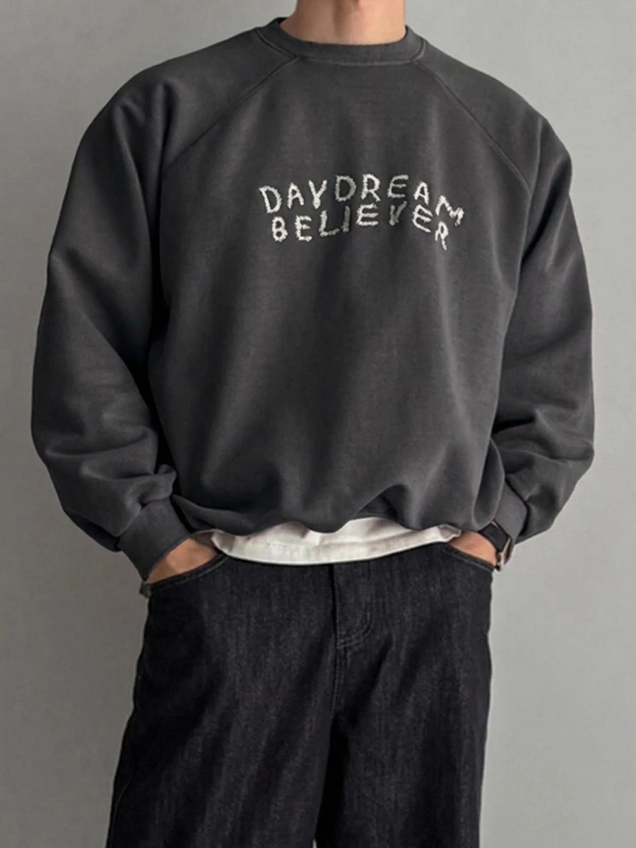 DAZY 春秋灰色寬鬆版型短款圓領運動衫，羅紋下擺與袖口，字母刺繡男士套頭衫 - 灰色 - 查看 1