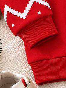 Sweatshirt Merah Anak Laki-laki (Ukuran Kecil) dengan Gambar Kartun Rusa Lucu di Bagian Depan, Hidung Merah, Pola Jacquard Gelombang Nordik Putih di Lengan, Kerah, Manset, dan Bagian Bawah Bergaris - MultiWarna - View 4