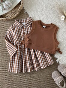 SHEIN 2件組幼兒女嬰洋裝背心套裝，甜美學院風棕色與白色格紋羅紋蝴蝶結長袖領口常規款，生日派對秋季假期時尚穿搭 - 棕色 - 查看 3