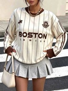 Lalippa Áo nỉ chui đầu nữ phong cách vintage Mỹ, sọc dọc, cổ tròn, kiểu collegiate, in chữ BOSTON kèm huy hiệu, phối bo gân tương phản, dáng rộng, vai trễ, casual - Nhiều màu - Xem 1