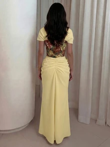 Modelyn 女士春夏杏色针织短袖拼接提花收腰喇叭下摆优雅浪漫连衣裙 - 淡黃色 - 查看 2