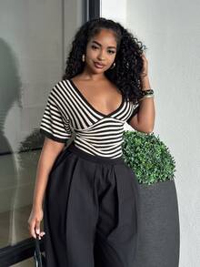 Alexandranx Vintage American Striped V-Neck Short Sleeve T-Shirt, Casual Versatile Loose Fit Top For Summer - Black and White - View 1