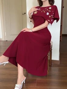 Feyla 女士花卉刺绣图案优雅收腰中长连衣裙，适合派对和各种场合 - 酒紅色 - 查看 7