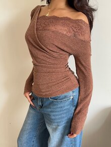 Aloruh Atasan Rajut Lengan Panjang Wanita dengan Leher Asimetris, Patchwork Renda, dan Pinggang Berkerut - Coklat - View 4
