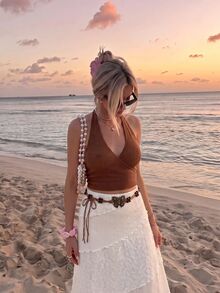 SHEIN MOD Top corto de mujer de 1 pieza de punto liso con escote en V profundo, cuello halter, espalda descubierta, cordones con cuentas y cordón ajustable, color marrón, estilo coquette dulce boho para fiesta de Navidad y otoño - Marrón - Ver 1