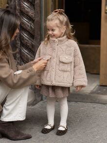 SHEIN Elladie kids 女童秋冬立領珍珠鈕扣紋理毛茸茸泰迪抓絨外套 優雅休閒口袋外套 秋季服飾 - 卡其色 - 查看 4