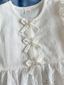 SHEIN 2件組幼女上衣褲裝套裝，甜美白色與藍色蝴蝶結荷葉邊鏤空蕾絲刺繡泡泡袖圓領，休閒生日派對秋季假期芭蕾風時尚 - 彩色 - 查看 5