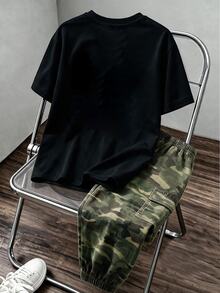 小男孩迷彩字母印花短袖T恤與工裝褲休閒套裝 - 彩色 - 查看 3