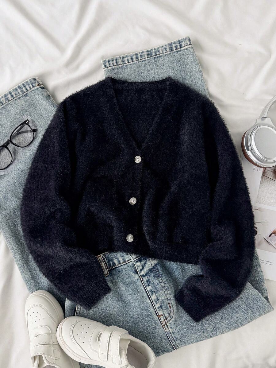 SHEIN Sparklyn Tween女孩秋冬針織開襟毛衣新品,獨特設計展現女孩獨特時尚品味,凸顯自然清新特質,適合親子時光、參加派對、戶外活動及穿搭拍照,ICON女孩必備 - 黑色 - 查看 1