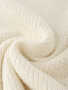 GlowEve CURVE Sweater Pullover Wanita Plus Size Warna Off White dengan Kerah Mock Neck untuk Musim Gugur dan Musim Dingin, Dekorasi Logam, Lapisan Fleece, Slim Fit Dasar Serbaguna Lengan Panjang - Krem - View 7