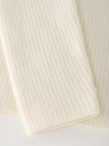 GlowEve CURVE Sweater Pullover Wanita Plus Size Warna Off White dengan Kerah Mock Neck untuk Musim Gugur dan Musim Dingin, Dekorasi Logam, Lapisan Fleece, Slim Fit Dasar Serbaguna Lengan Panjang - Krem - View 3
