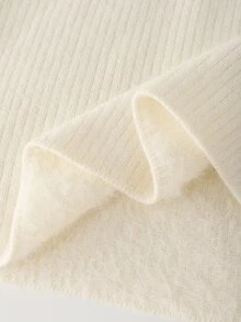 GlowEve CURVE Sweater Pullover Wanita Plus Size Warna Off White dengan Kerah Mock Neck untuk Musim Gugur dan Musim Dingin, Dekorasi Logam, Lapisan Fleece, Slim Fit Dasar Serbaguna Lengan Panjang - Krem - View 5
