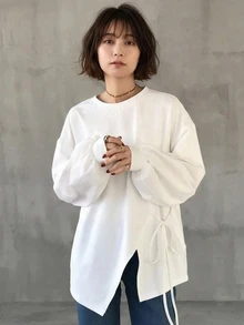 FRIFUL 女款圓領寬鬆長袖純色T恤，蝴蝶結裝飾側開衩下擺，白色，適合辦公室與早午餐，秋季法式休閒優雅風 - 白色 - 查看 4