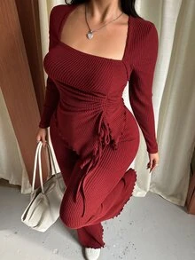 GalTyme 酒紅色大尺碼女款休閒不對稱下擺綁帶上衣與喇叭褲套裝，秋冬款 - 酒紅色 - 查看 6
