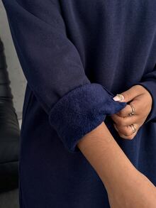 SHEIN EZwear فستان سويتشيرت طويل من الصوف الناعم فضفاض وكاجوال مقاس كبير، خريف/شتاء - أزرق بحري - مشاهدة 3
