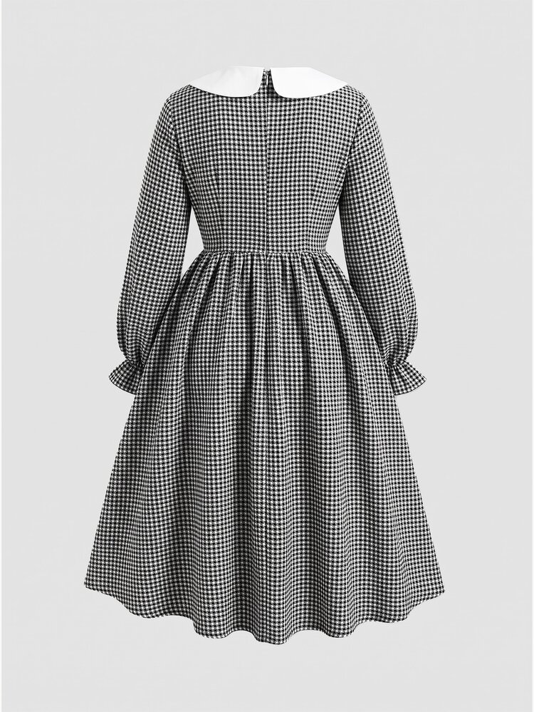 SHEIN Tween Girl Tween Girl Autumn/Winter Preppy Style Colorblock Collared Long Sleeve Plaid Dress - Black & White. This Dress Features A Slim Fit, Blending Colorblock Patchwork, Delicate Vintage Small Logo Embroidery, Pleated Design And Fluffy Full Skirt (Princess Dress) - Black and White - View 3