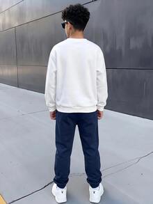 SHEIN 2件組兒童青少年男孩休閒簡約長袖連帽舒適運動衫套裝，經典復古配色拼接圖案印花，適合學校與返校季 - 白色 - 查看 5