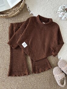 SHEIN Vintaside Kids 2件組幼女上衣與喇叭褲套裝，優雅棕色荷葉邊紋理喇叭褲，長袖小立領，休閒款，適合假日、秋季、萬聖節與聖誕節 - 卡其色 - 查看 2
