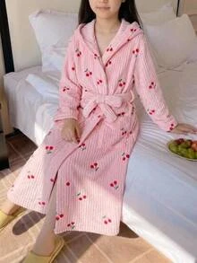 SHEIN 青少年女孩簡約秋冬舒適保暖加厚內裡櫻桃印花居家服 - 淺粉色 - 查看 1