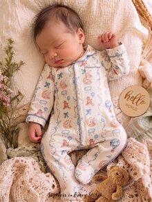 Cozy Pixies 新生兒嬰兒睡衣 藍色熱氣球與熊全印花 長袖長褲 前開扣連腳褲 撞色飾邊 可愛舒適居家休閒睡衣 - 藍色 - 查看 2