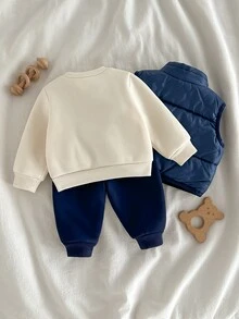 Loomiva 新生兒嬰兒套裝 3 件組，連帽長袖半拉鍊套頭衛衣、撞色帽子、前胸印花、收口冬季長褲、無袖背心 - 彩色 - 查看 2
