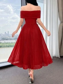 Feyla Gaun Mini Pesta Wanita Warna Polos Tanpa Bahu dengan Detail Kerut dan Hiasan Bunga 3D serta Mutiara Imitasi, Elegan dan Pinggang Terikat - Burgundy - View 7