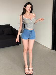 Joudiya 女款夏季條紋鈕扣半開襟休閒吊帶短版上衣 - 黑與白 - 查看 2