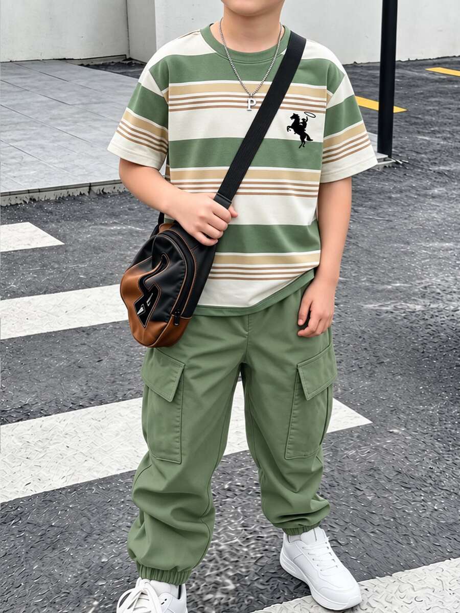 男童T恤套裝,胸前小馬圖案,條紋拼接圓領短袖上衣,搭配純色工裝長褲,適合夏季室內外場合 - 白色 - 查看 1