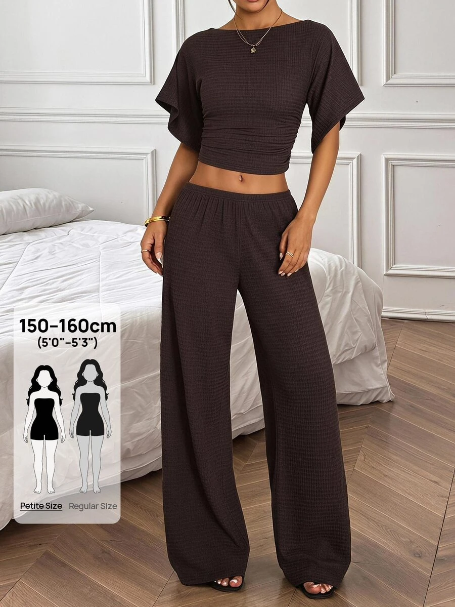 SHEIN PETITE 女款純色船領蝙蝠袖短袖短版上衣與長褲休閒兩件套 - 棕色 - 查看 1