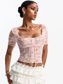 Joudiya Top corto de mujer de encaje para primavera y verano, de cuello cuadrado, manga corta, transparente, ajustado, elegante, para ir a trabajar, fiesta de moda, noche, baile, banquete de boda y Día de San Valentín - Rosa - Ver 1