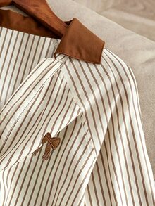 Resyla Áo blouse nữ cổ chữ V tay dài dáng rộng tối giản, họa tiết in kỹ thuật số kẻ sọc phối nơ, quà tặng cho bạn bè - Màu Khaki - Xem 4
