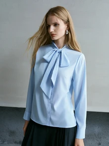 MOTF PREMIUM Áo blouse nữ màu trơn thắt nơ cổ - Màu xanh nhạt - Xem 3