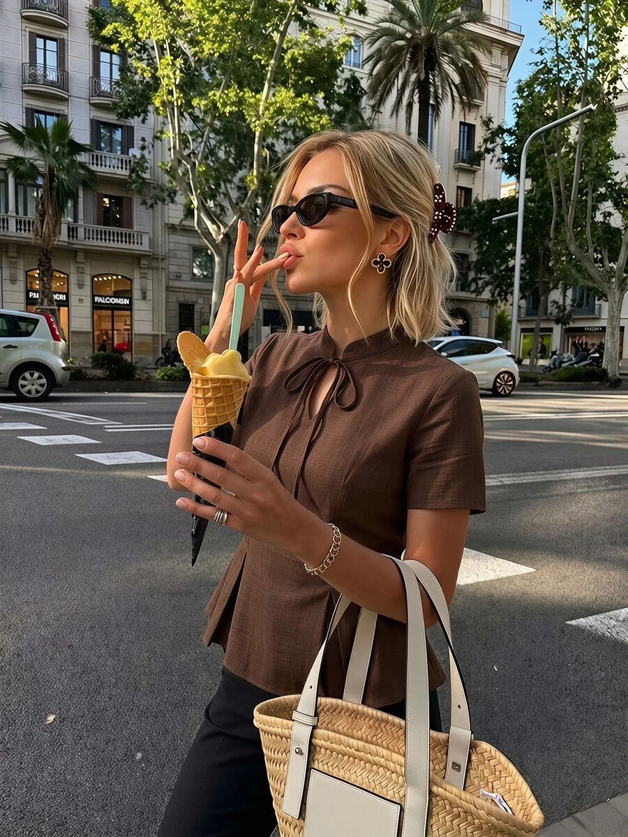 SHEIN PariChic 女款新中式立領領結短袖上衣，復古法式優雅深棕色收腰荷葉邊短版上衣，適合早午餐與夏季穿搭