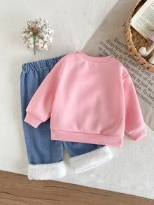 SHEIN Playful Pals 2件組幼女衛衣長褲套裝，可愛甜美粉藍色3D花朵毛絨長袖圓領加厚款，適合戶外派對冬季假期穿搭 - 粉色 - 查看 3