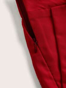 Zolique Women's Solid Color Pleated Straight-Leg Pocket Shorts - Burgundy - View 4