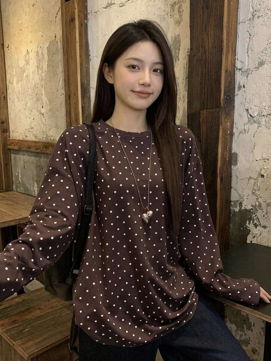 DAZY 女款圓領長袖咖啡棕色白色波點印花寬鬆休閒復古長版T恤,秋季大尺寸日常穿搭女款T恤 - 咖啡棕 - 查看 1