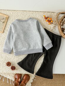 SHEIN 6個月至3歲女嬰對比色3D蝴蝶結棉絨衛衣+對比色絨毛衛褲喇叭褲套裝，時尚百搭，舒適休閒，適合嬰兒外出、上學、派對等場合，女童秋冬服飾 - 彩色 - 查看 3