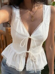 Strévra 女士夏季沙滩派对度假无袖上衣，V领棉质蕾丝拼接，收腰设计 - 白色 - 查看 7
