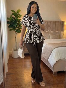 SHEIN Lady CURVE 大尺碼女款全身印花腰結上衣與長褲休閒優雅日常正式兩件套 正式早午餐 米色巧克力棕色 夏季 - 棕色 - 查看 6