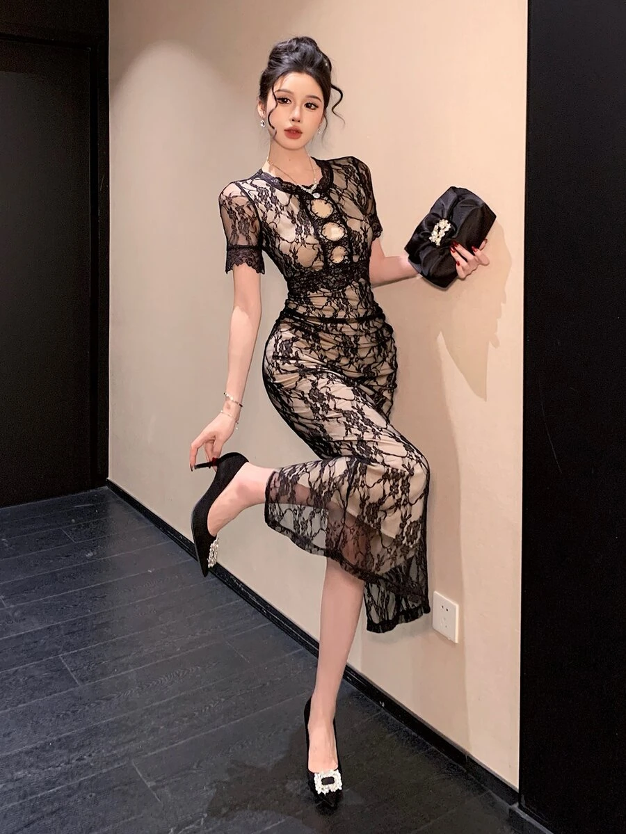 Joudiya 春夏黑色碎花蕾丝连衣裙,优雅百搭,适合情人节、婚礼、派对、时尚活动等场合,修身剪裁,及膝长度,短袖,高开衩设计,女士连衣裙 - 黑色 - 查看 1