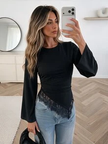 Serisse تي شيرت كاجوال نسائي بلون موحد وياقة دائرية مع دانتيل متباين وفتحة جانبية عند الحافة - الأسود - مشاهدة 5