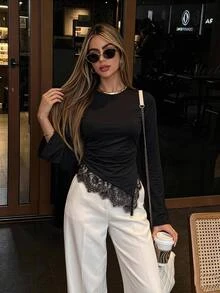 Serisse تي شيرت كاجوال نسائي بلون موحد وياقة دائرية مع دانتيل متباين وفتحة جانبية عند الحافة - الأسود - مشاهدة 9
