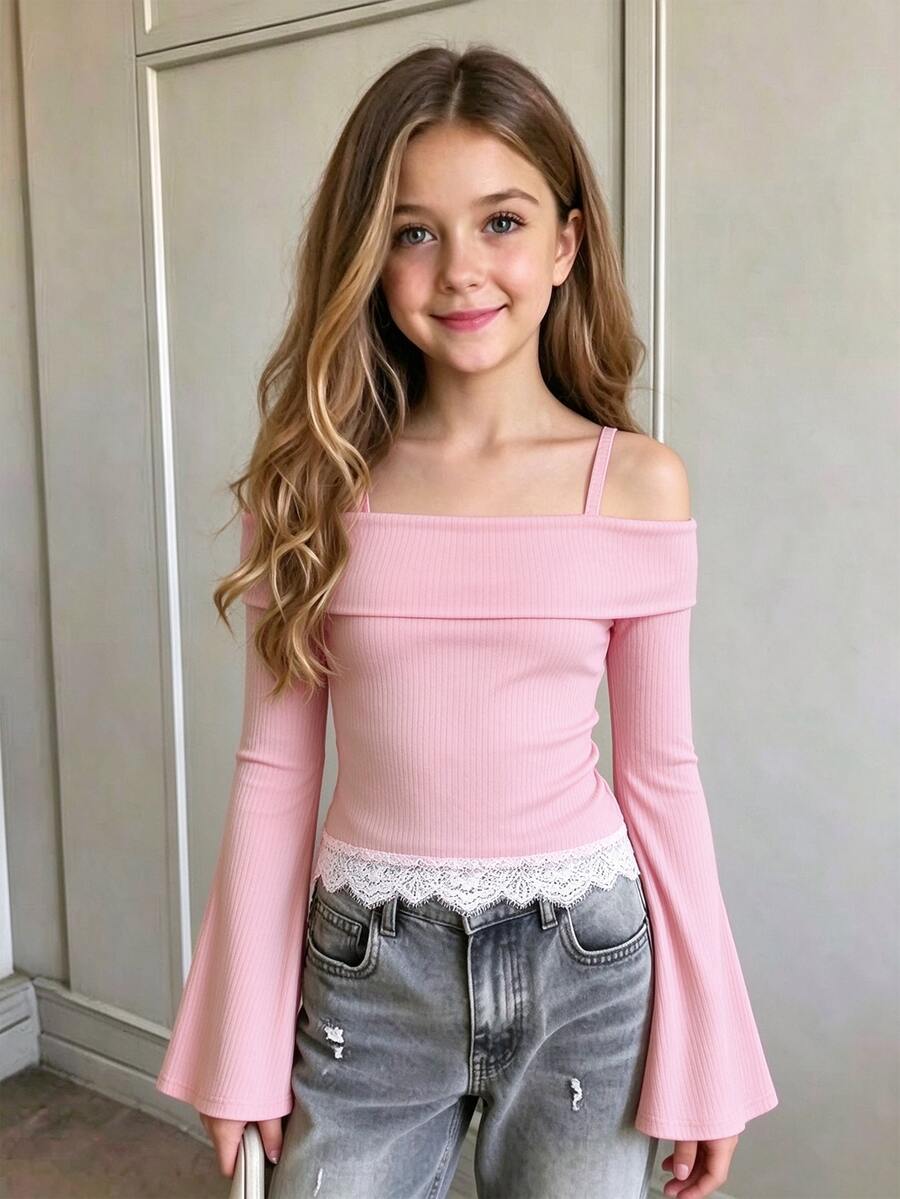 SHEIN Elladie kids 女童優雅甜美風經典黑色露肩喇叭袖T恤,可調節肩帶露肩上衣,對比蕾絲下擺上衣 - 粉色 - 查看 1