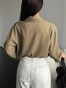 DAZY Blusa de hombros caídos con estampado de rayas, ropa de otoño con estilo universitario, top de manga larga - Caqui - Ver 3