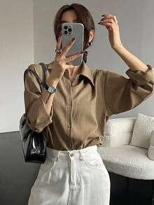 DAZY Blusa de hombros caídos con estampado de rayas, ropa de otoño con estilo universitario, top de manga larga - Caqui - Ver 7