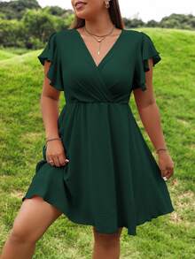 Rometta Vestido envolvente con mangas de mariposa talla grande - Verde Oscuro - Ver 9