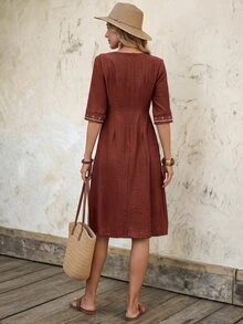 EMERY ROSE 女款幾何印花V領海軍藍刺繡中長洋裝，優雅波希米亞法式風夏季度假休閒膝長連身裙 - 棕色 - 查看 2