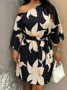 Weeklong Gaun Mini Motif Bunga untuk Wanita Ukuran Plus, Cocok untuk Liburan Musim Semi/Panas, dengan Bahu Asimetris dan Pinggang yang Diikat. - MultiWarna - View 3