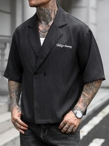 Manfinity CasualCool 男士黑色細直條紋短袖雙排扣西裝襯衫，寬鬆短版復古街頭休閒商務襯衫 - 黑色 - 查看 1