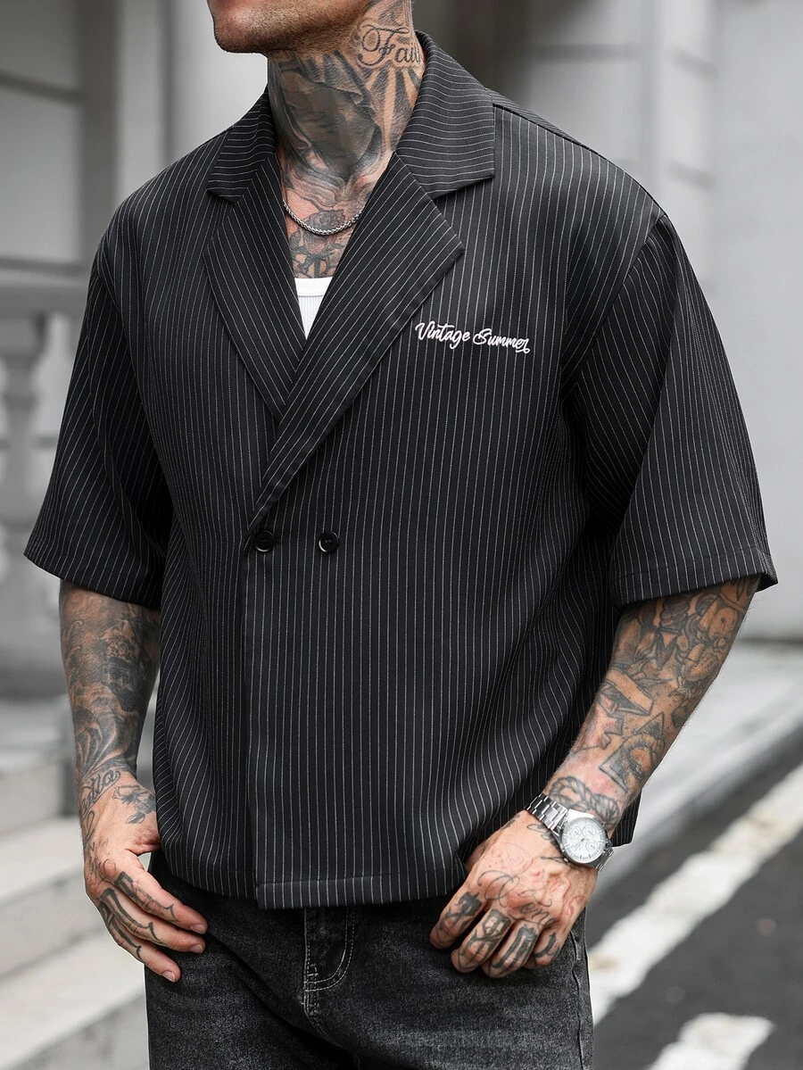 Manfinity CasualCool 男士黑色細直條紋短袖雙排扣西裝襯衫,寬鬆短版復古街頭休閒商務襯衫 - 黑色 - 查看 1